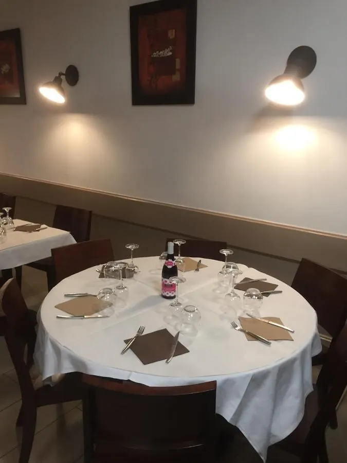 Les Landiers Varennes-sur-Allier Hotel